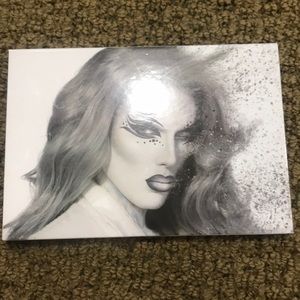 JEFFREE STAR CREMATED PALETTE